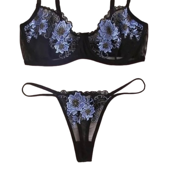 𝅺LACED Embroidered Thong - Picture 14 of 15